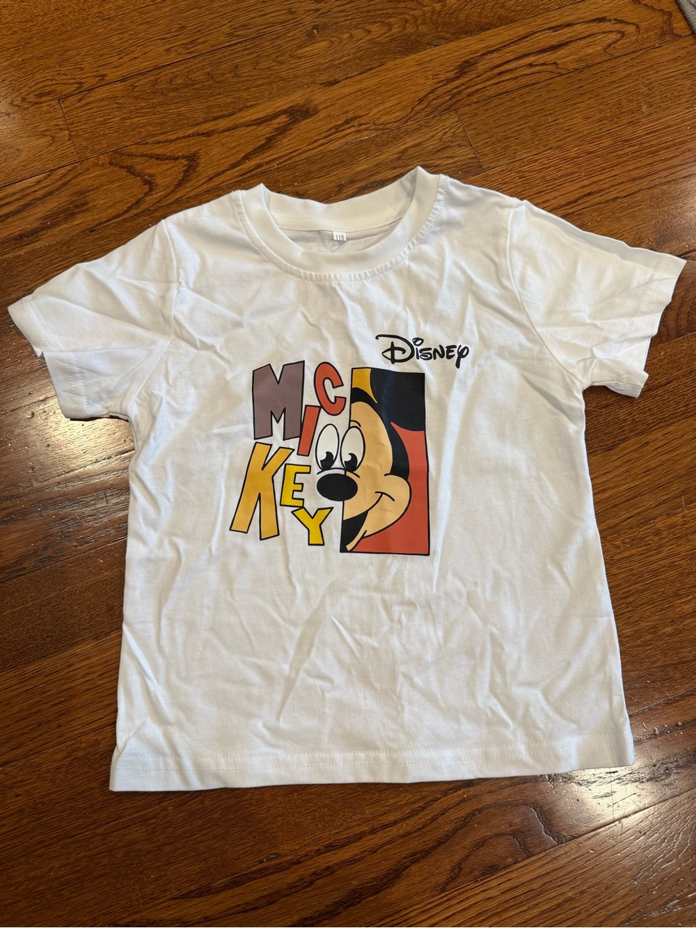 Disney White Mickey Colorblock Graphic Tee - Size 110 (Approximately 4T)